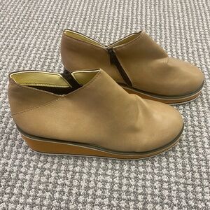 NWOT faux Leather Wedge Boots in Tan size 7